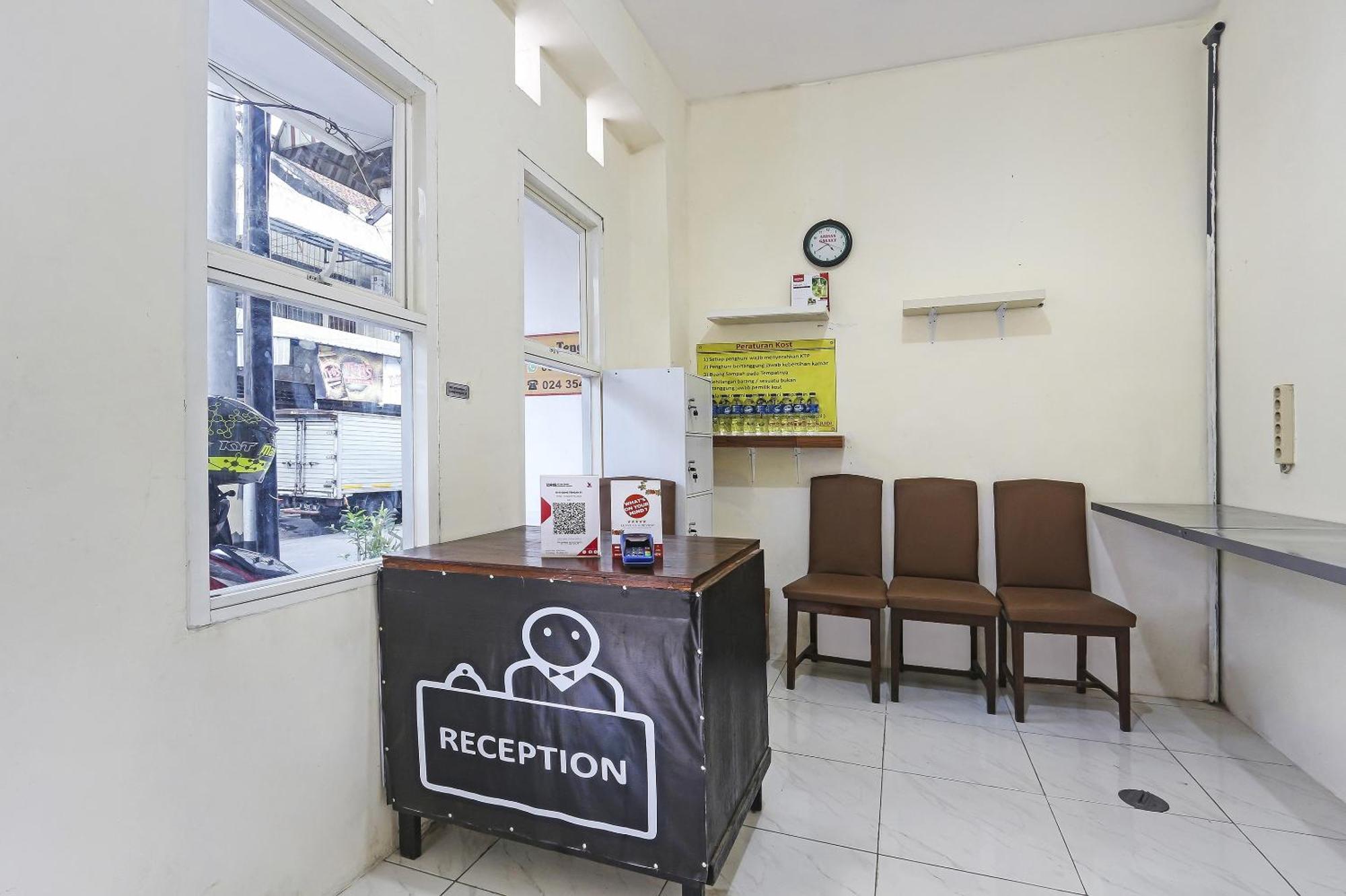 Spot On 90780 Gang Tengah Homestay Syariah Semarang Exterior photo